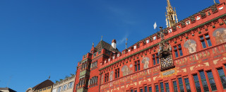 Welche Stadt bietet die besten Flirtmglichkeiten fr Singles? Zudem werden die Singles als besonders attraktiv eingeschtzt. Hamburg Rathaus Paar. Partnersuche: In welcher Stadt fhlen sich Singles am